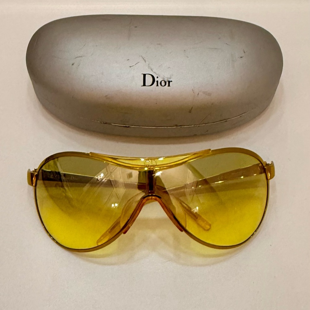 Rare 🔥 Christian Dior “Rodeo Drive” shield sunglasses.